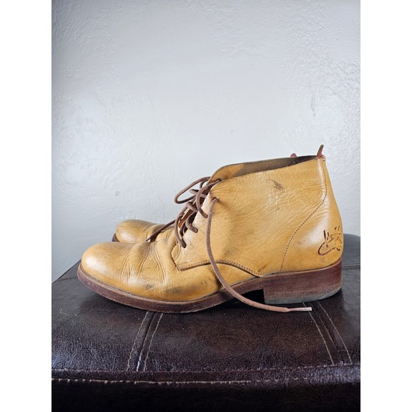 John Fluevog Yellow Camel Tan Lace Leather Preppy Honor is Strength Boots sz 8